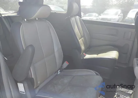 2018 Kia Sedona Lx z USA, uszkodzony, nr VIN KNDMB5C16J6367710